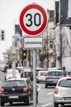 30 km/h zone on Herner Straße in Bochum Riemke to keep the air clean, ban on lorries driving