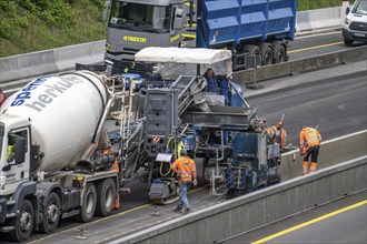 Motorway construction site on the A52 in Essen, basic renovation of the two carriageways in both