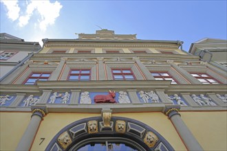 Renaissance Haus Zum Roten Ochsen, relief, sculpture, red ox figure, red, view upwards,