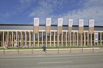 RheinMain CongressCenter, rmcc, congress, centre, exhibition hall, flags, people, sculpture,