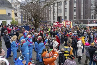 Rose Monday parade in Düsseldorf, themed floats of carnival societies and other participants in the