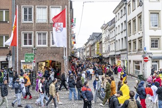 Rose Monday parade in Düsseldorf, remains from the celebrations in the old town, rubbish, North