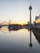 Sonnenaufgang im Medienhafen, Düsseldorf, NRW, Deutschland