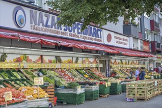 Turkish supermarket with fruit and vegetables, Potsdamer Straße, Schöneberg, Tempelhof-Schöneberg,