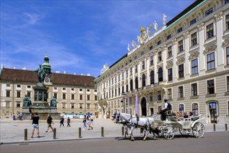 Horse-drawn carriage in front of the Emperor Franz Monument, In der Burg, Hofburg Imperial Palace,