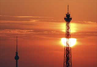 Sunrise in Berlin, Radio Tower, Television Tower, 06.09.2024, Berlin, Berlin, Germany, Europe