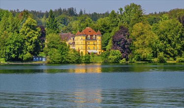 Garatshausen Castle on the lakeshore, Feldafing, Lake Starnberg, Bavarian Alpine Foreland, Upper