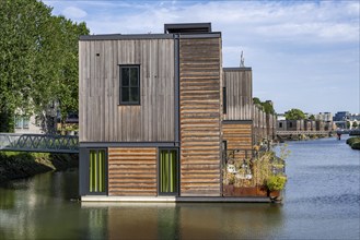 18 Floating residential buildings Havenlofts Nassauhaven, energy-neutral, solar cells, heat from