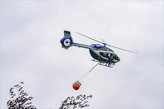 Forest fire fighting exercise of the Essen fire brigade, the water supply was rehearsed over longer