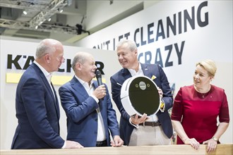 Kai Wegner (Governing Mayor of Berlin, CDU), Olaf Scholz (Chancellor of the Federal Republic of