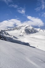 Snow-covered mountain landscape, mountain peak Monte Cevedale and glacier Zufallferner, Ortler