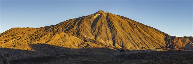 Panorama during the ascent to Alto de Guajara, 2715m, over the Teide National Park, Parque Nacional