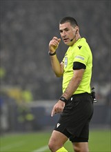 Referee Referee Rade Obrenovic (SVN) Gesture Gesture Champions League, MHPArena, MHP Arena