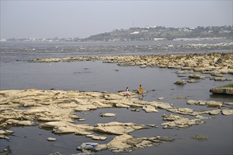 Women at the Congo River near the Malebo Pool, formerly Stanley Pool, Brazzaville, Republic of