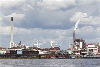 Chempark Krefeld-Uerdingen, loading site on the Rhine, chemical industry, Krefeld, North