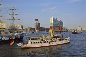 Europe, Germany, Hanseatic City of Hamburg, Elbe, Elbe Philharmonic Hall seen from the water,