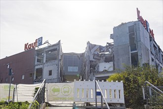 Demolition of the old shopping centre in Dresden-Nickern by the investor Krieger. The new building