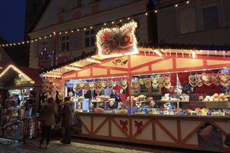 Sales stand for sweets, gingerbread hearts, Christmas market in Forchheim, Upper Franconia,