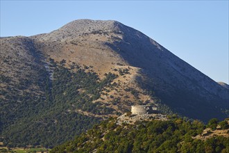 Askifou Fortress, Hilly landscape with ruins, surrounded by nature under a clear sky, Lefka Ori,