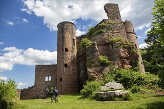 Mountain bikers at Neudahn Castle in the Palatinate Forest