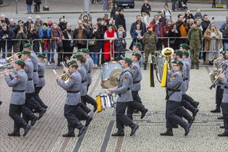 Public roll call of the Army Officers' School on Theatre Square: Bundeswehr honours and bids