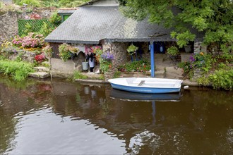 Historic wash house on the River Trieux, Pontrieux, Département Cotes dArmor, Brittany, France,