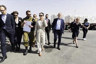 Annalena Bärbock (Alliance 90/The Greens, M), Foreign Minister, is shown trucks carrying