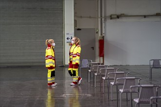 Helpers at the test run in the vaccination centre for the corona vaccinations, in a hall at Messe