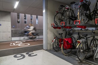 Bicycle car park at Utrecht Centraal railway station, Stationsplein, 3 underground levels, over 13,