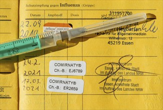 Vaccination booklet, proof of double vaccination with the Corona vaccine from BioNTEch/Pfizer,