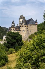 Bürresheim Castle, castle north-west of Mayen on a rocky spur in the Nettetal valley,