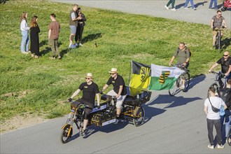 Men's groups out and about on the banks of the Elbe, the Elbe cycle path and the Elbe meadows,