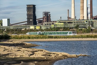 Low water level on the Rhine, banks dry up, sandbanks in the river, shipping can only navigate with