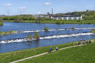 Ruhr weir near Hattingen, section of the Ruhr Valley cycle path along the Ruhr, North