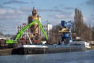 WHE Westthafen Wanne, coal for power stations is transferred from a Belgian cargo ship, coming from