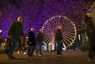 Pre-Christmas season, Christmas market in the city centre of Essen, Kettwiger Straße, Ferris wheel