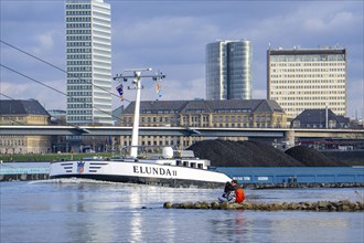 The Rhine near Düsseldorf, cargo ship, coal freighter, skyline, Rhine knee bridge, North