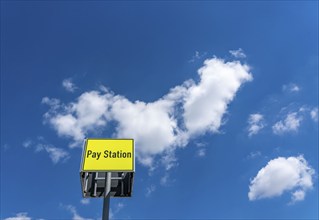 Pay Station sign, automatic pay station, in a car park, symbolic image