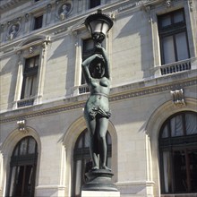 Laterne vor der Opéra National de Paris-Garnier, Paris, Frankreich