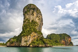 Island landscape near Krabi, stormy sky, thunderstorm, cloudy, weather, sky, storm clouds, nature,