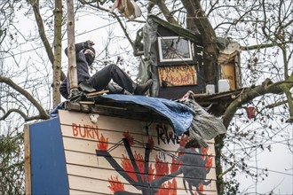 2nd day of the clearing of the hamlet Lützerath, by the police, of tree houses and huts, of climate