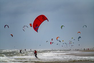 Hoek tot Helder, the longest downwind kite trip race in the world, 130 kilometres in one day along