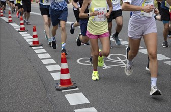 Athletics, running, runner, marathon, pylon, carriageway, pictogram, asphalt, Stuttgart Run 2024,