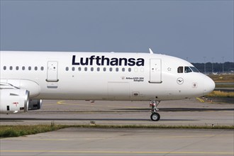 A Lufthansa Airbus A321 aircraft with the registration number D-AIDI at the airport in Frankfurt,