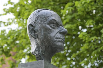 Bust of Thomas Mann, Street of Remembrance, Spreebogen, Moabit, Mitte, Berlin, Germany, Europe