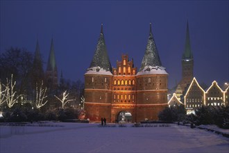 Europe, Germany, Schleswig-Holstein, Lübeck, Holstentor in winter at Christmas, Hamburg, Hamburg,