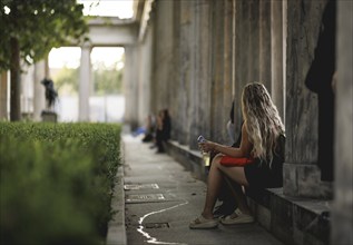 Reading by Ulrike C. Tscharre and live music at the Kolonnaden Bar on Museum Island in Berlin,