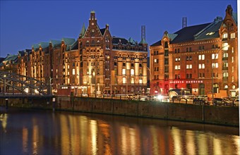 Europe, Germany, Hamburg, historic warehouse district, night, Hamburg Dungeon, model railway