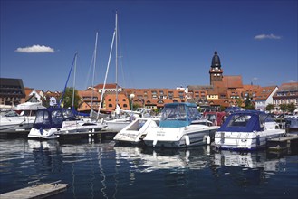 Europe, Germany, Mecklenburg-Western Pomerania, Waren an der Müritz, Binnenmüritz with marina, View