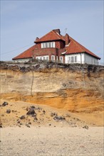 House on cliff top subsequently demolished in March 2011 because of coastal erosion, Easton